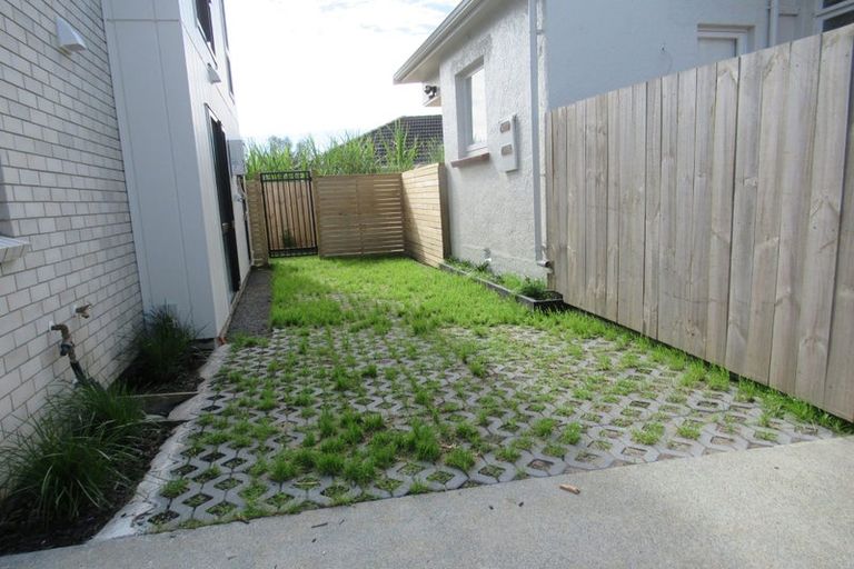 Photo of property in 2 Nikau Street, New Lynn, Auckland, 0600