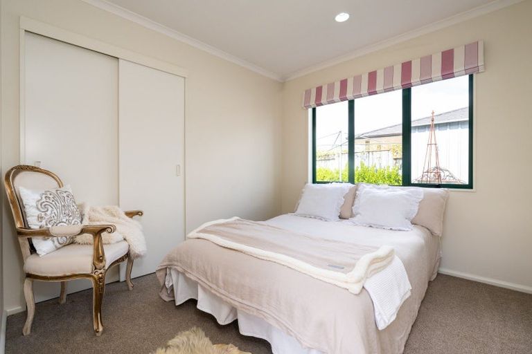 Photo of property in 2 Hanna Place, Havelock North, 4130