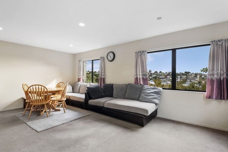 Photo of property in 2/14 Target Road, Totara Vale, Auckland, 0629