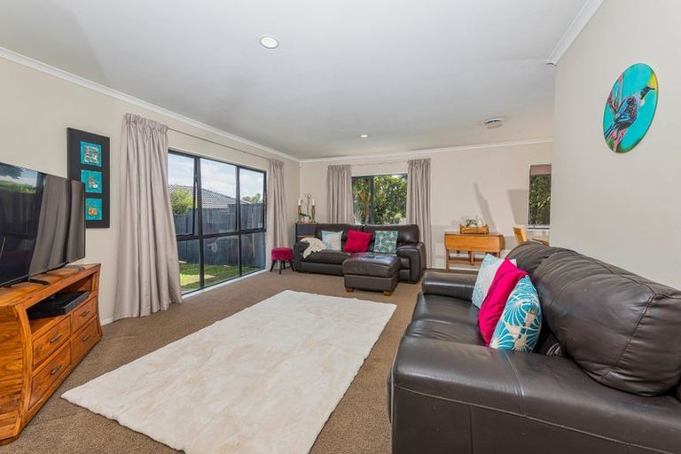 Photo of property in 12 Reybert Place, Massey, Auckland, 0614