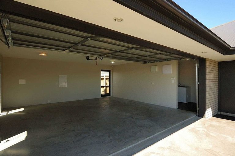 Photo of property in 17 Sequoia Way, Rangiora, 7400