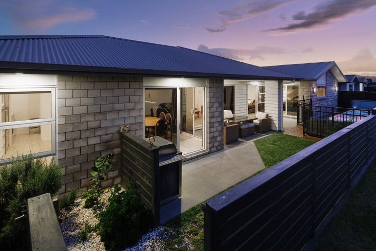 Photo of property in 7 Hoiho Place, Papamoa, 3118