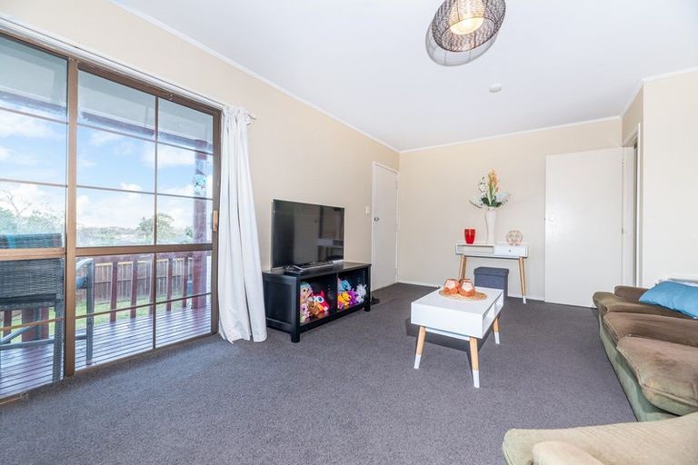 Photo of property in 60 West Harbour Drive, West Harbour, Auckland, 0618