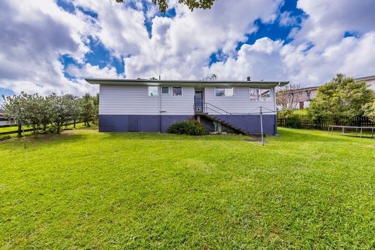 Photo of property in 21 Donovan Avenue, Massey, Auckland, 0614