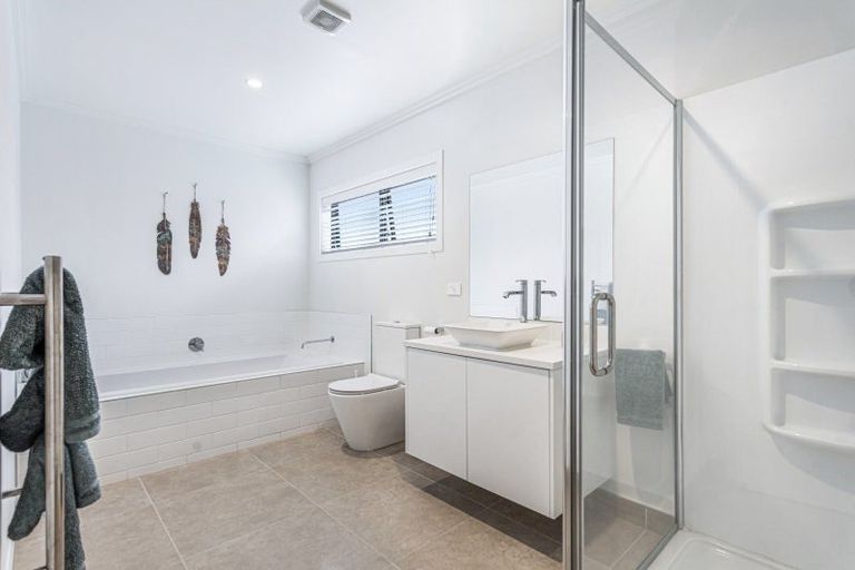 Photo of property in 6 Sacred Kingfisher Road, Hobsonville, Auckland, 0616