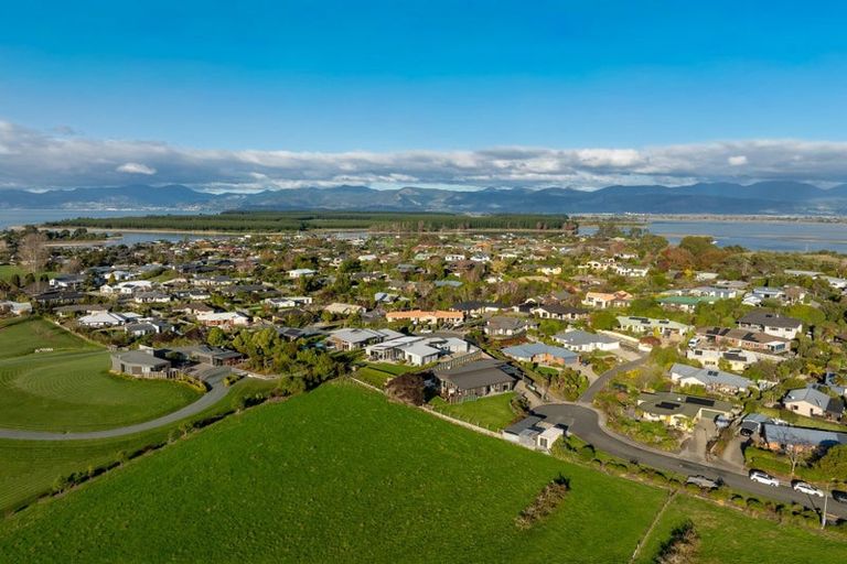 Photo of property in 15 Lionel Place, Mapua, 7005