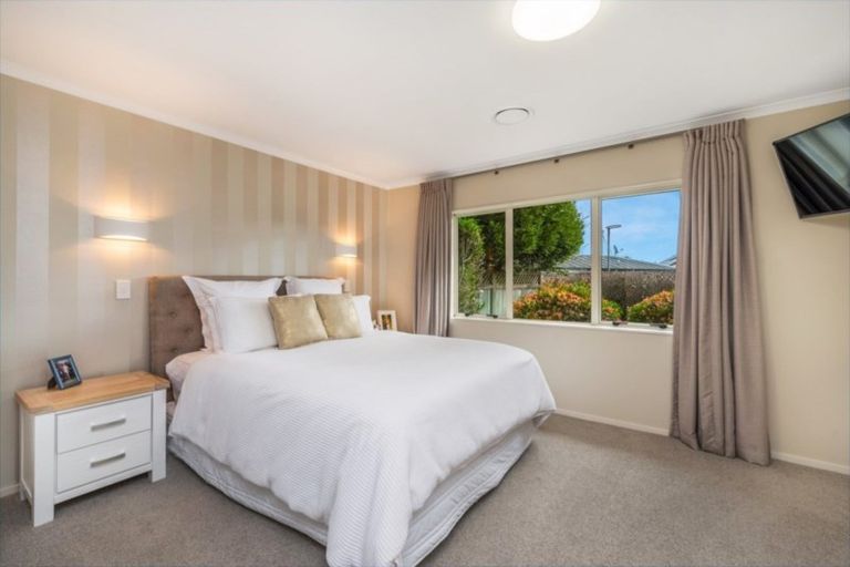 Photo of property in 22 Mangakoea Place, St Andrews, Hamilton, 3200