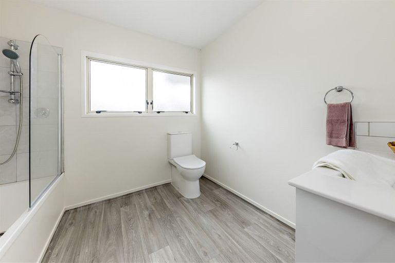 Photo of property in 2/7 Barneys Farm Road, Clendon Park, Auckland, 2103