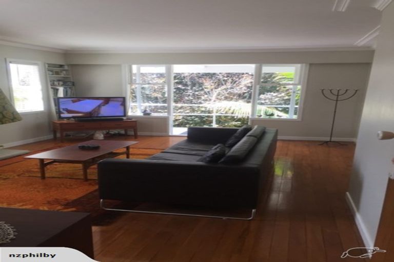 Photo of property in 1/1 Sylvan Park Avenue, Milford, Auckland, 0620