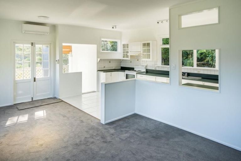 Photo of property in 84 Cluny Road, Plimmerton, Porirua, 5026