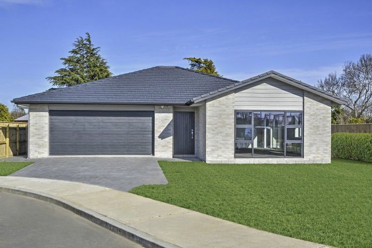 Photo of property in 14 Van Baarle Close, Carterton, 5713