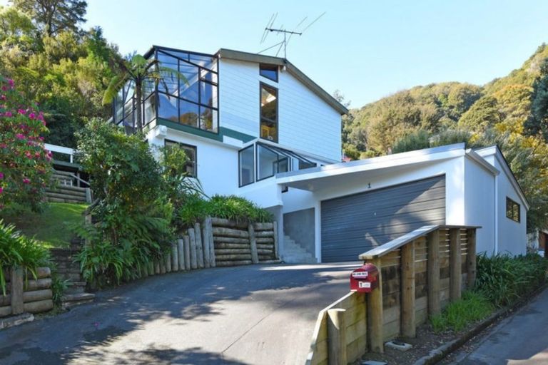 Photo of property in 1 Whiorau Grove, Lowry Bay, Lower Hutt, 5013