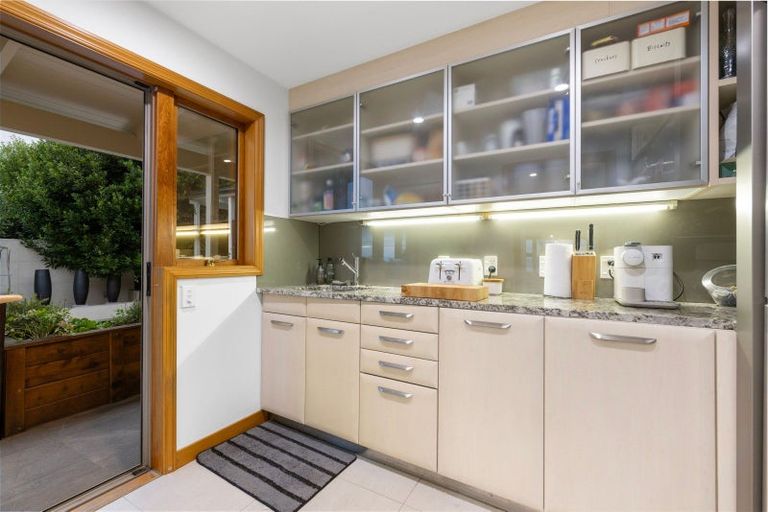 Photo of property in 109 Moncks Spur Road, Redcliffs, Christchurch, 8081