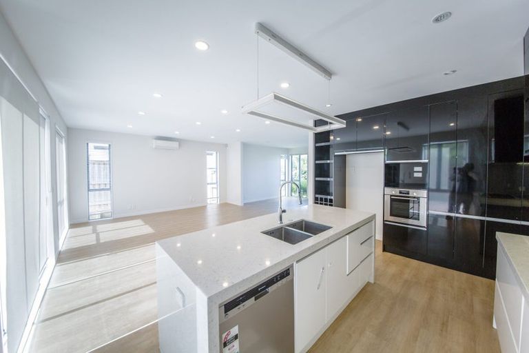 Photo of property in 27 Westerley Place, Long Bay, Auckland, 0630