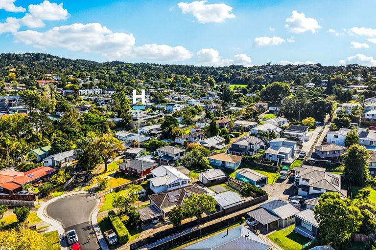 Photo of property in 12 Firle Place, Green Bay, Auckland, 0604