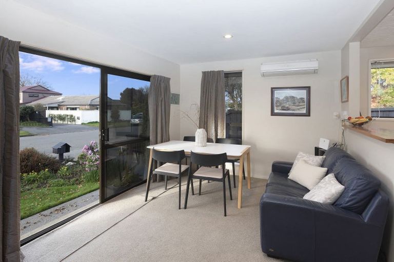 Photo of property in 9 Harkness Place, Avonhead, Christchurch, 8042