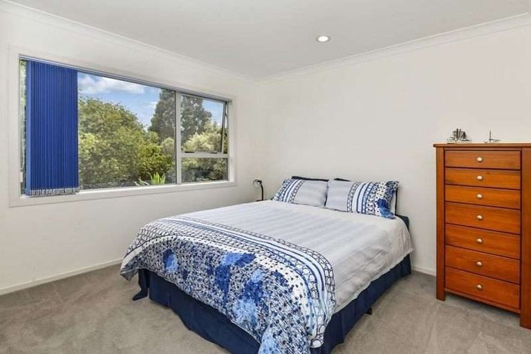 Photo of property in 8 Jessmae Place, Hillcrest, Auckland, 0627