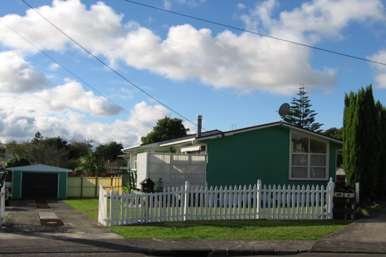 Photo of property in 15 Helga Crescent, Te Atatu Peninsula, Auckland, 0610