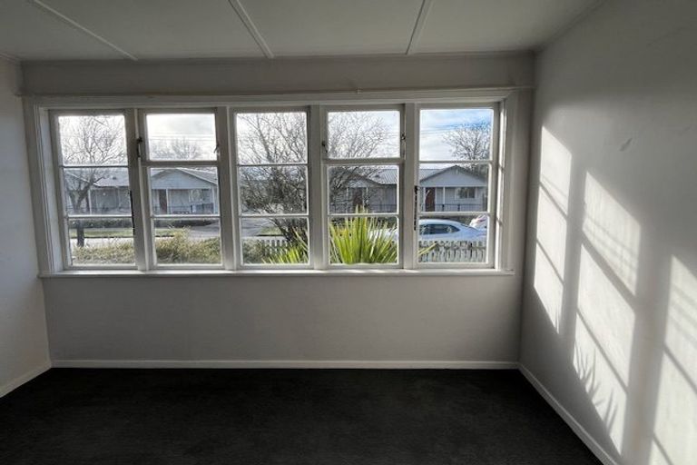 Photo of property in 2/23 Pitcairn Crescent, Bryndwr, Christchurch, 8053