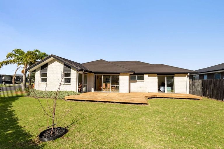 Photo of property in 17 Alf Simpson Drive, Whitianga, 3510