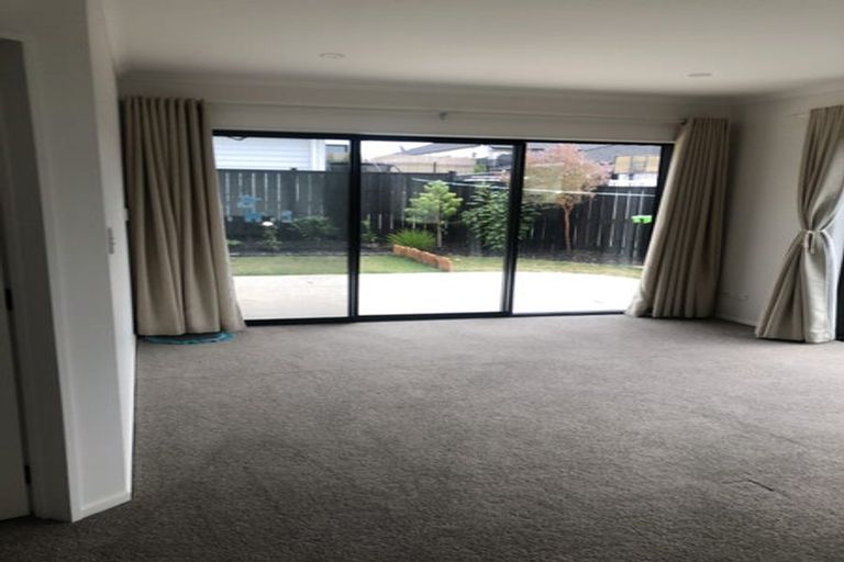 Photo of property in 10 Carthey Road, Wainui, 0932