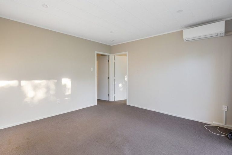 Photo of property in 3/10 Petherick Crescent, Johnsonville, Wellington, 6037