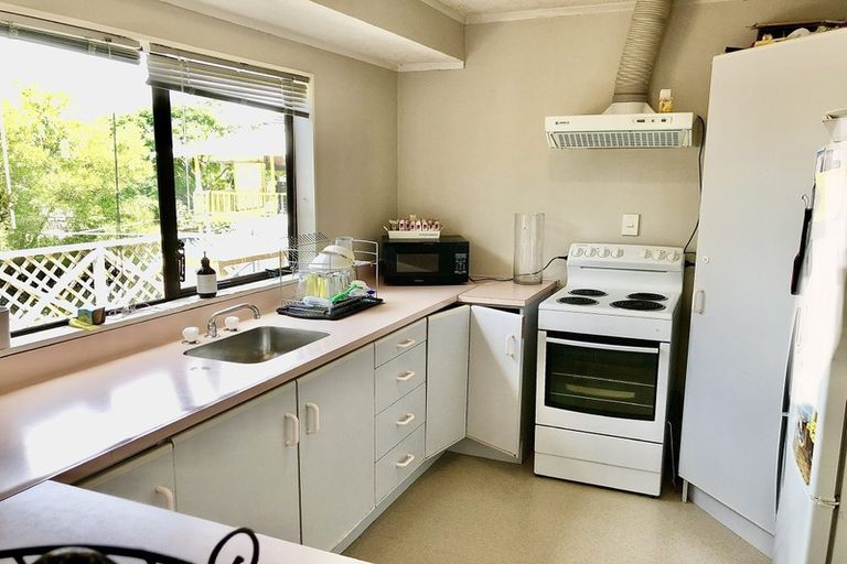 Photo of property in 2/19 Sandgate Avenue, Botany Downs, Auckland, 2010