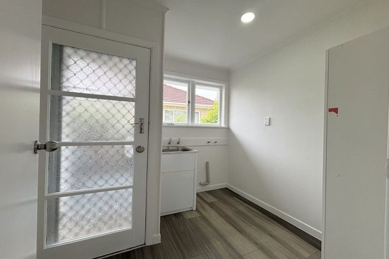 Photo of property in 28 Swanson Road, Henderson, Auckland, 0610