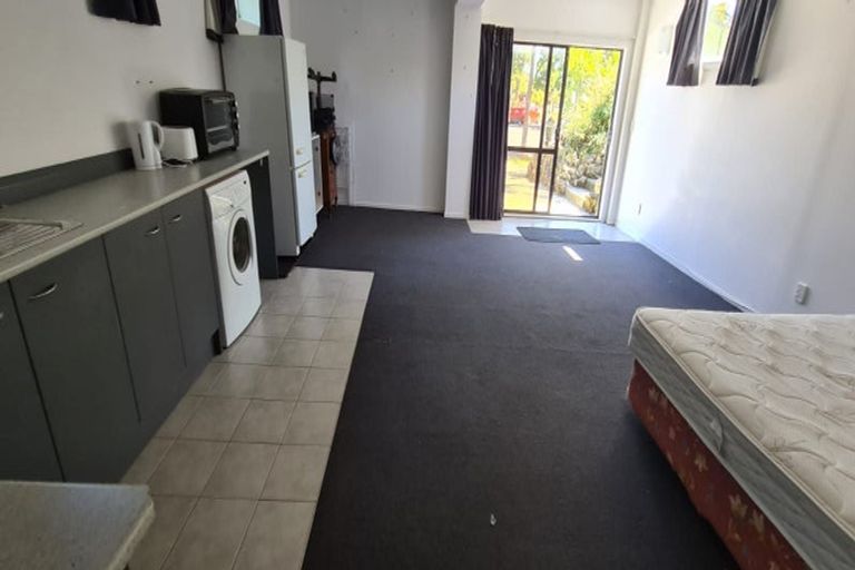 Photo of property in 4 Mahia Place, Kelvin Grove, Palmerston North, 4414