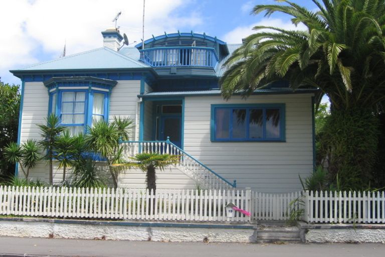 Photo of property in 19 Cambridge Terrace, Devonport, Auckland, 0624
