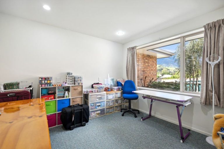 Photo of property in 19 Ranui Street, Waikawa, Picton, 7220