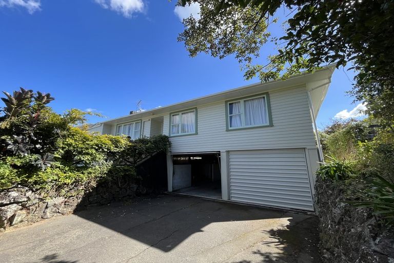 Photo of property in 109 Ennis Avenue, Pakuranga Heights, Auckland, 2010