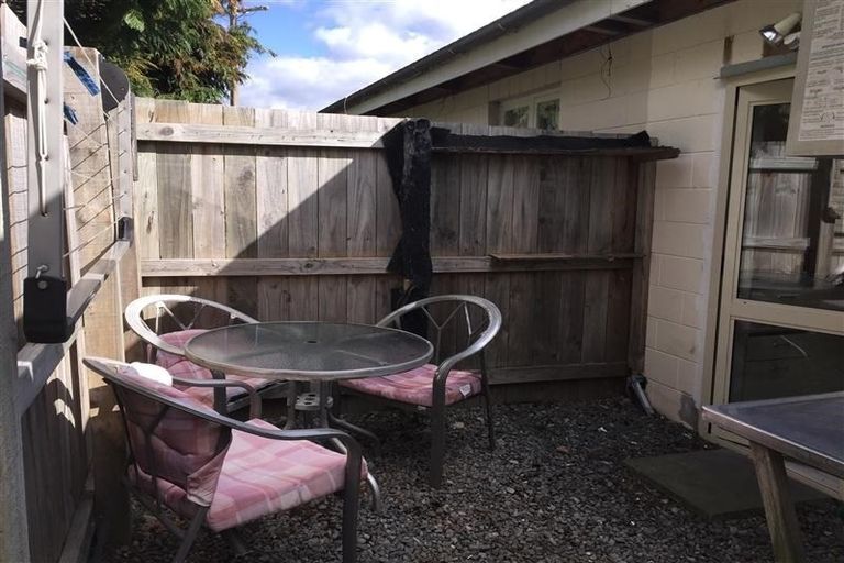 Photo of property in Acacia Flats, 1/205 Waikawa Road, Waikawa, Picton, 7220