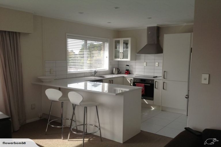 Photo of property in 147 Glenfield Road, Hillcrest, Auckland, 0626