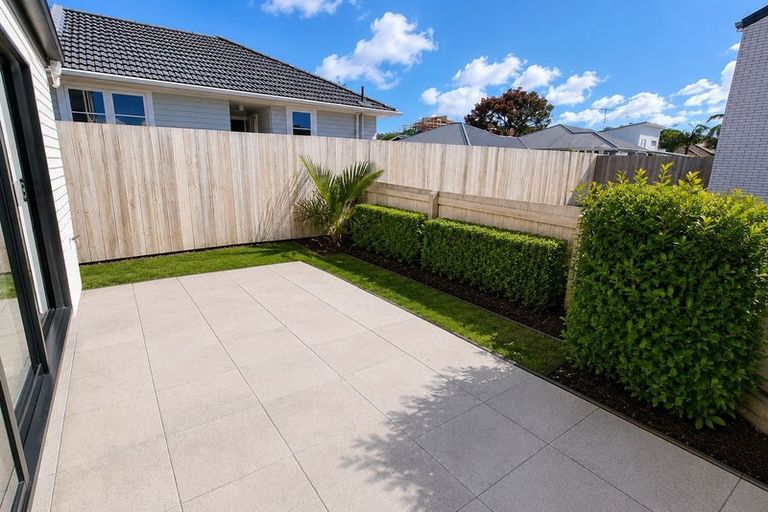 Photo of property in 2/12 Enderby Drive, Te Atatu Peninsula, Auckland, 0610