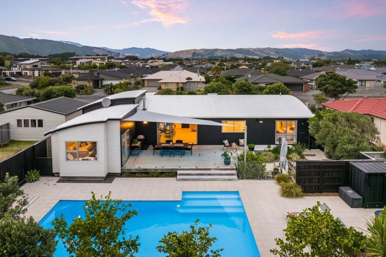 Photo of property in 141 Field Way, Waikanae Beach, Waikanae, 5036