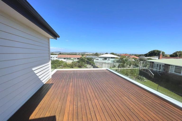 Photo of property in 14a Bridge Avenue, Te Atatu South, Auckland, 0610