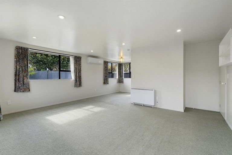 Photo of property in 2/27 Aberfoyle Place, Parklands, Christchurch, 8083