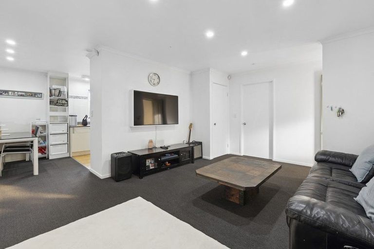 Photo of property in 15 Josie Lane, Manurewa, Auckland, 2102