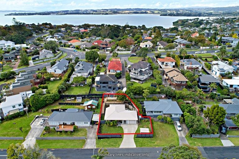 Photo of property in 14 Evelyn Road, Cockle Bay, Auckland, 2014