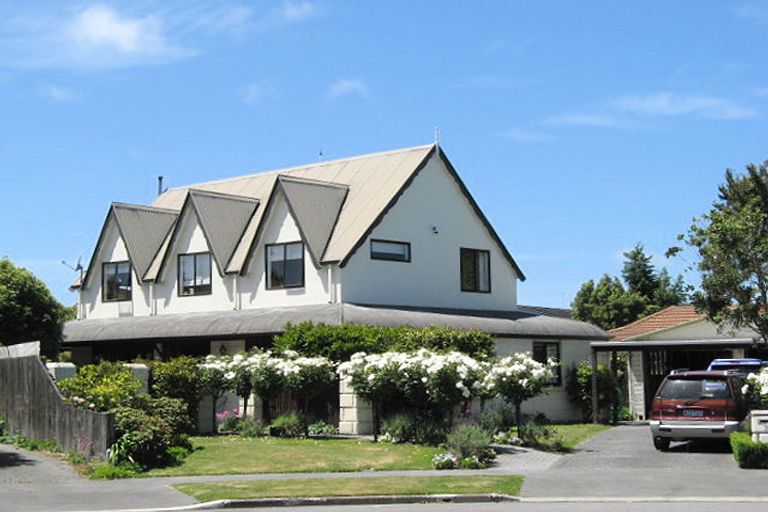 Photo of property in 20 Geraldo Place, Russley, Christchurch, 8042