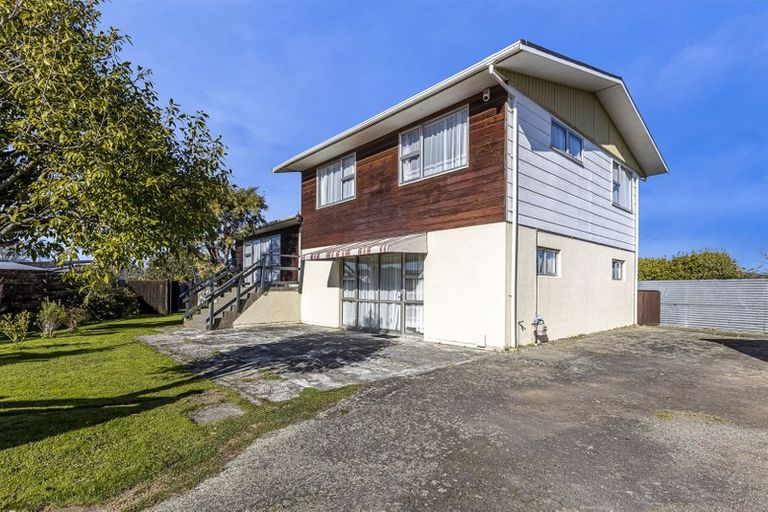 Photo of property in 16 Dunk Place, Milson, Palmerston North, 4414