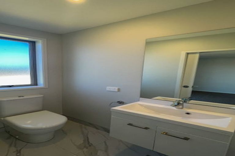 Photo of property in 4/51 Wharf Road, Te Atatu Peninsula, Auckland, 0610