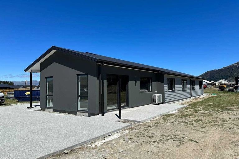 Photo of property in 10 Waddell Street, Lake Hawea, 9382