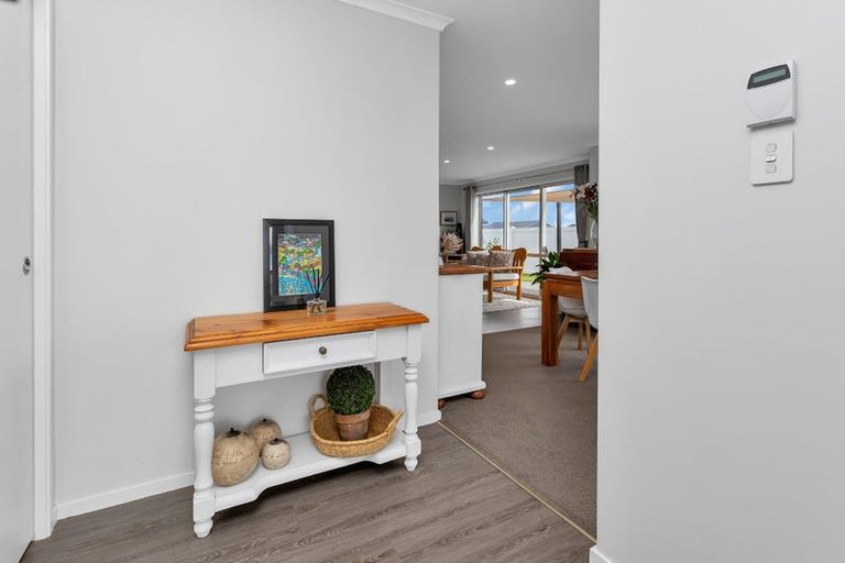 Photo of property in 16 Maturiki Drive, One Tree Point, 0118