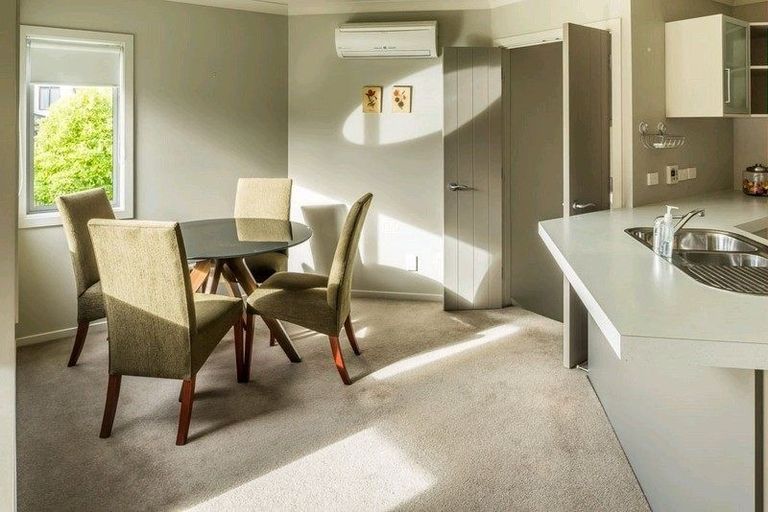 Photo of property in 5 Fiordland Place, Aotea, Porirua, 5024