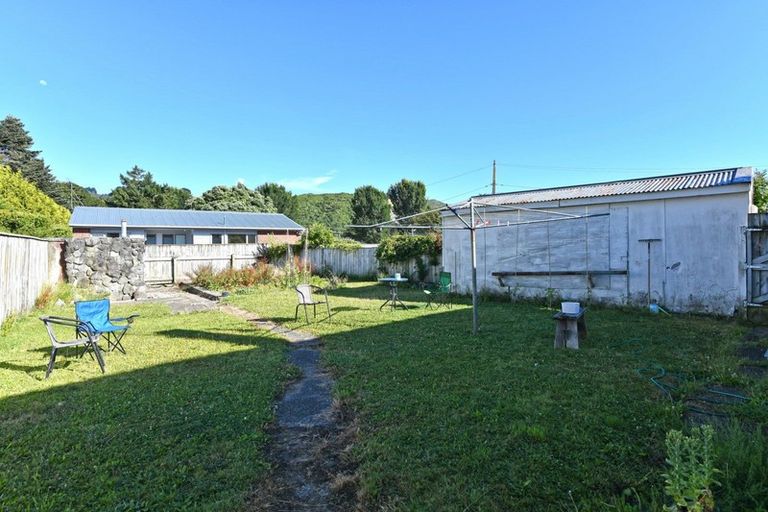 Photo of property in 21 Molesworth Street, Taita, Lower Hutt, 5011