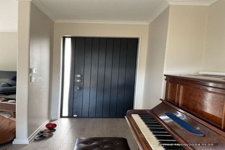 Photo of property in 10 Brumbie Way, Karaka, Papakura, 2113