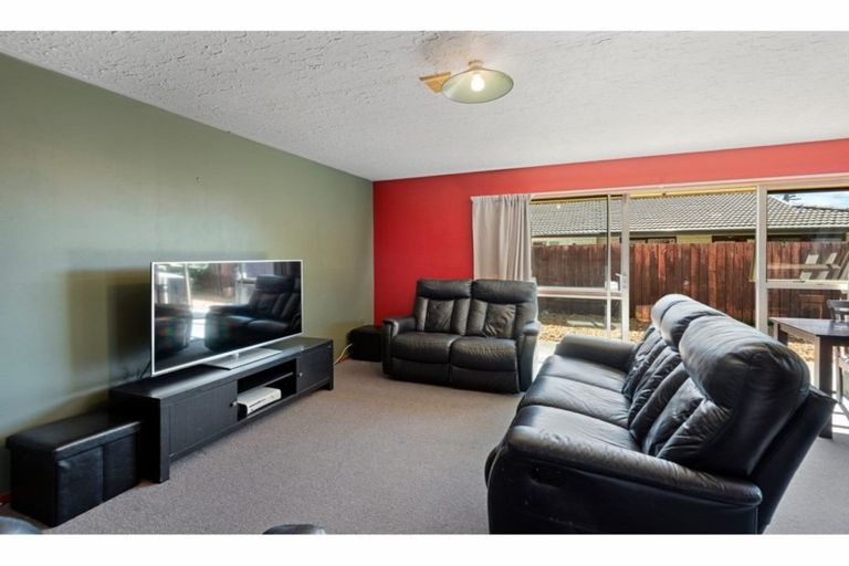 Photo of property in 2/18 Peer Street, Upper Riccarton, Christchurch, 8041