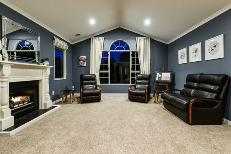 Photo of property in 2 Merivale Court, Rototuna, Hamilton, 3210